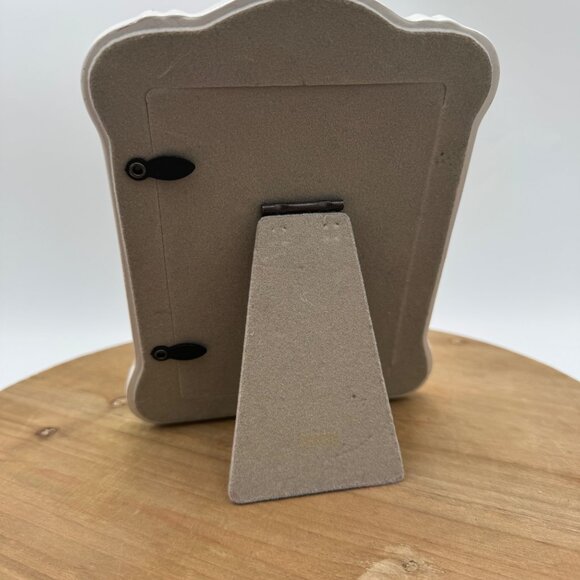 Porcelain Picture Photo Frame Floral detail cottage core farmhouse 3.5” x 5” - Picture 7 of 11